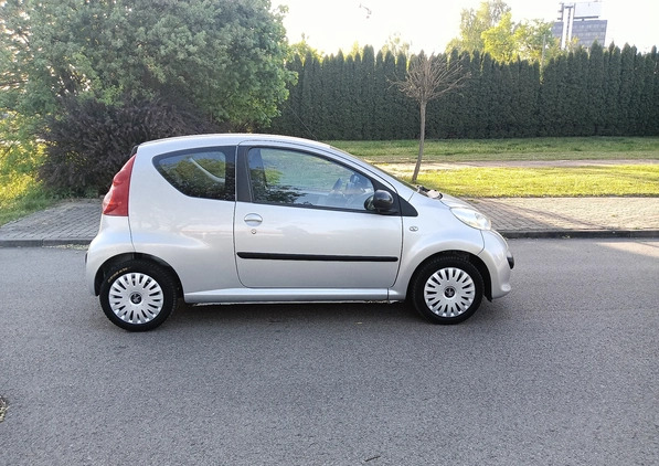 Peugeot 107 cena 7400 przebieg: 165000, rok produkcji 2006 z Kielce małe 121